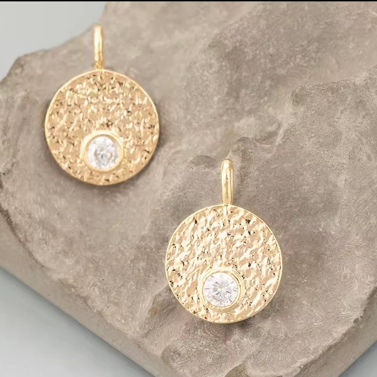 Gehämmerter, 18K vergoldeter Edelstahl-Anhänger - rund